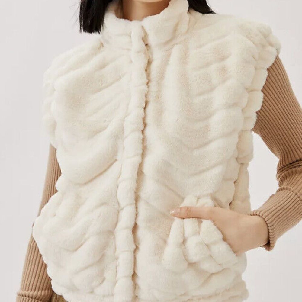 Maeve Anthropologie Cream Faux Fur Zip Up Vest Jacket